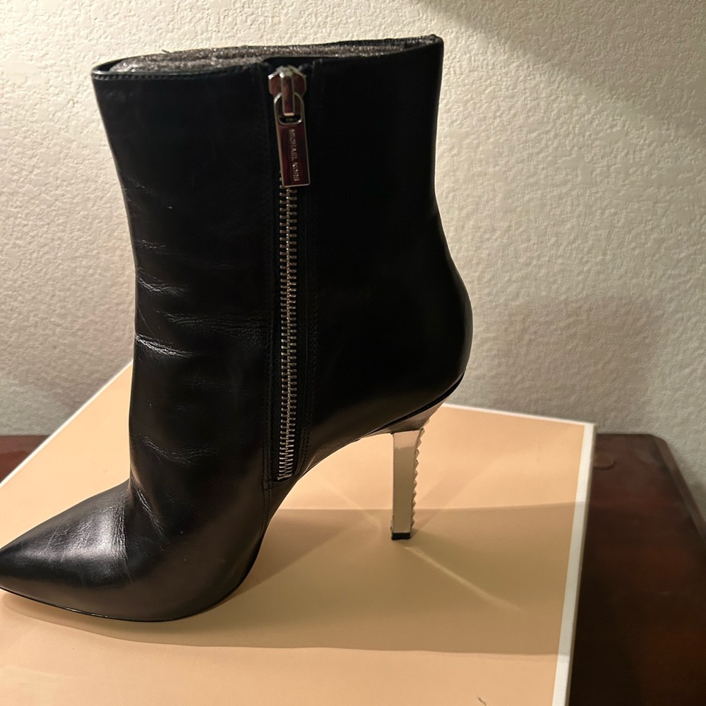 Black Leather Michael Kors Booths, Lightly Used, Size 8M, Style 40F3SJHE6L